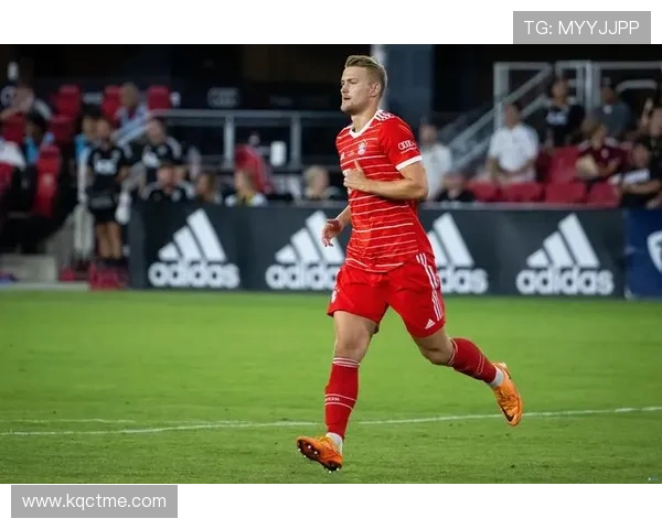 德里赫特专访：面对期待与质疑我坚信巅峰即将到来